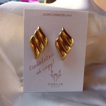 Nemesacél csíkos arany fülbevaló