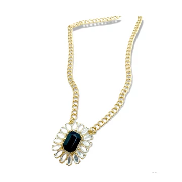 MUTATÓS FEKETE KÖVES MEDÁL- 18 K ARANY BEVONATÚ LÁNCCAL