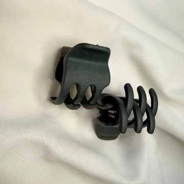 Kaucsuk törhetetlen hajcsat nagy fogakkal FEKETE