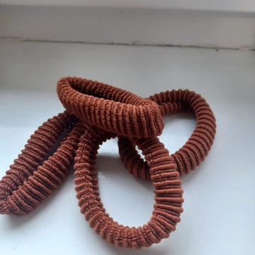 Bordázott hajgumi_barna