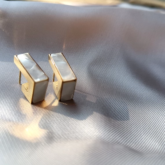 Nemesacél fehér márvány minimál fülbevaló