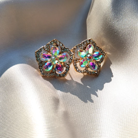 Szivárvány köves virágos fülbevaló