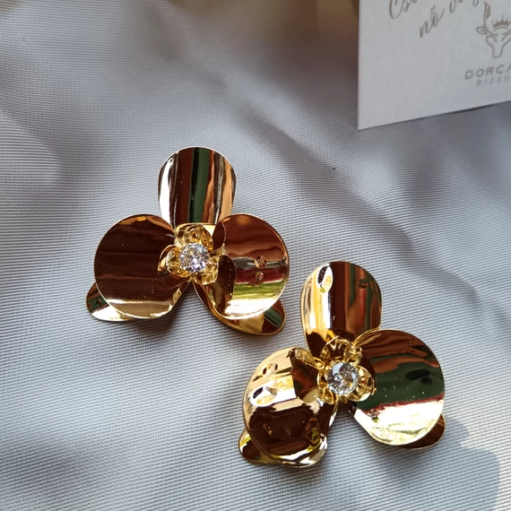 Nagy arany virágos fülbevaló