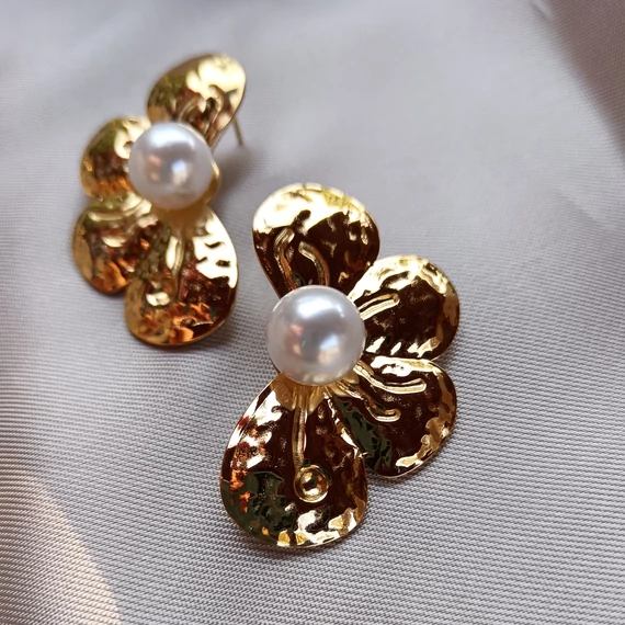 Nemesacél arany virágos fülbevaló