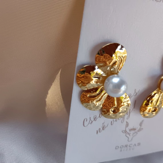 Nemesacél arany virágos fülbevaló