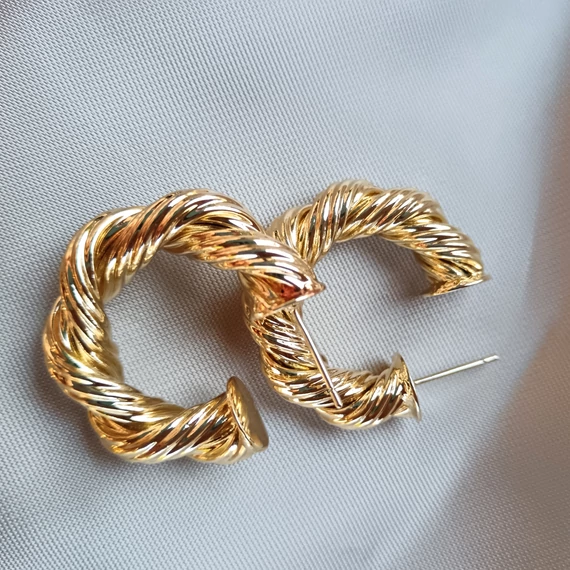Vastag csavart arany karika fülbevaló