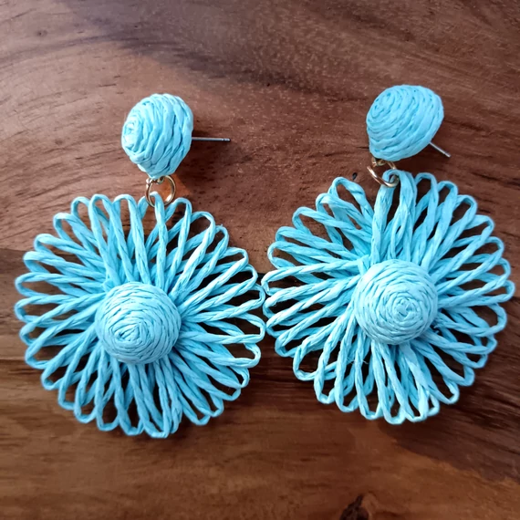 Babakék lógós fülbevaló (gyékény)