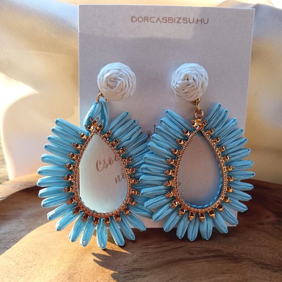 Babakék virágos fülbevaló (gyékény)