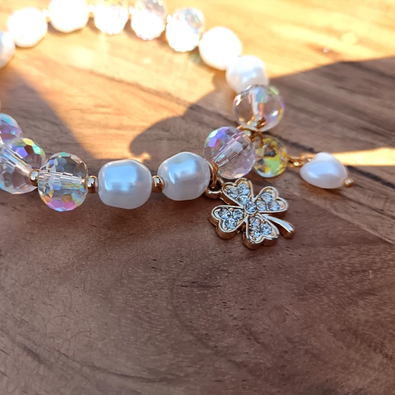 Fehér lóherés üveggyöngy karkötő