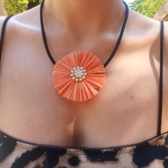 Narancs margaréta nyaklánc