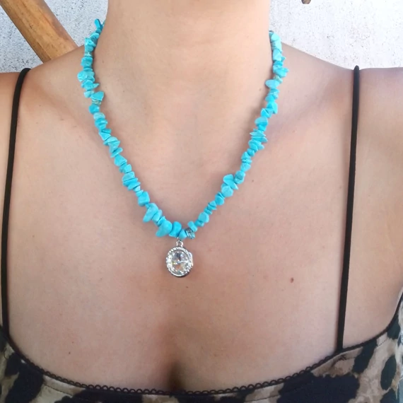 Égszín kék köves nyaklánc (nemesacél Terméskövekből)