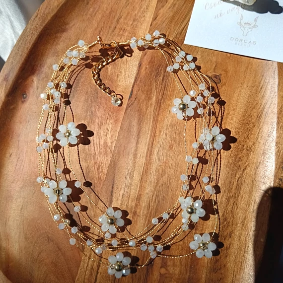 Gyöngyös virágos nyaklánc (több soros)