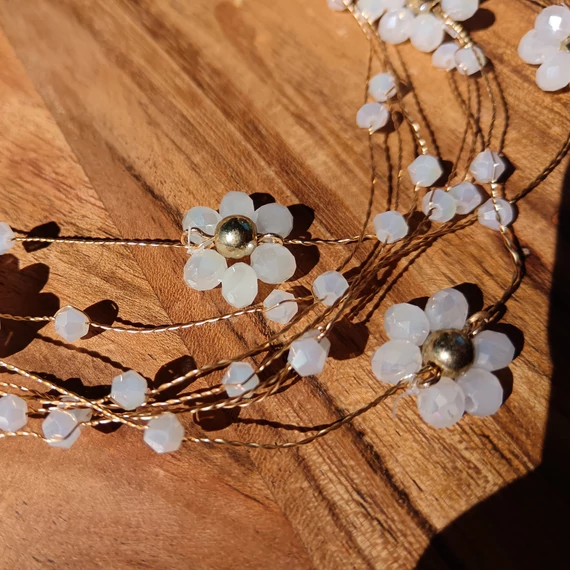 Gyöngyös virágos nyaklánc (több soros)