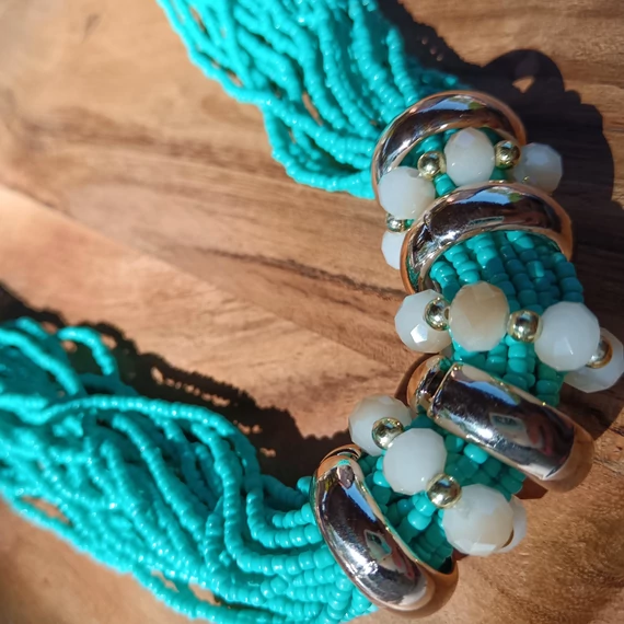 Türkizkék nyaklánc gyöngyös köves