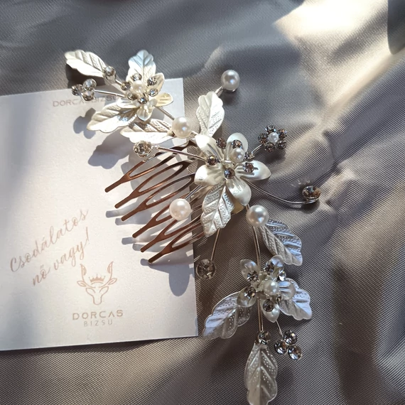 Nagy virágos kontydísz/fésű