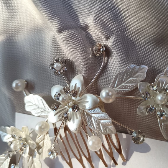 Nagy virágos kontydísz/fésű