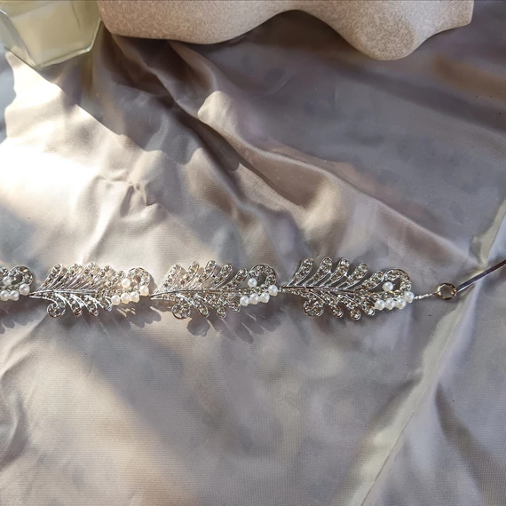 Menyasszonyi fejdísz, virágos