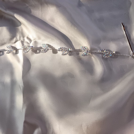 Menyasszonyi fejdísz, levélmintás