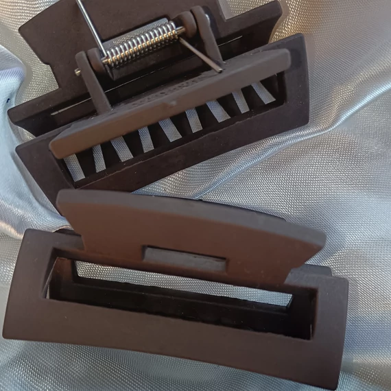 Kaucsuk gumi szögletes nagy hajcsat_Barna