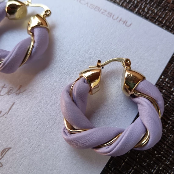 Lila csavart karika fülbevaló