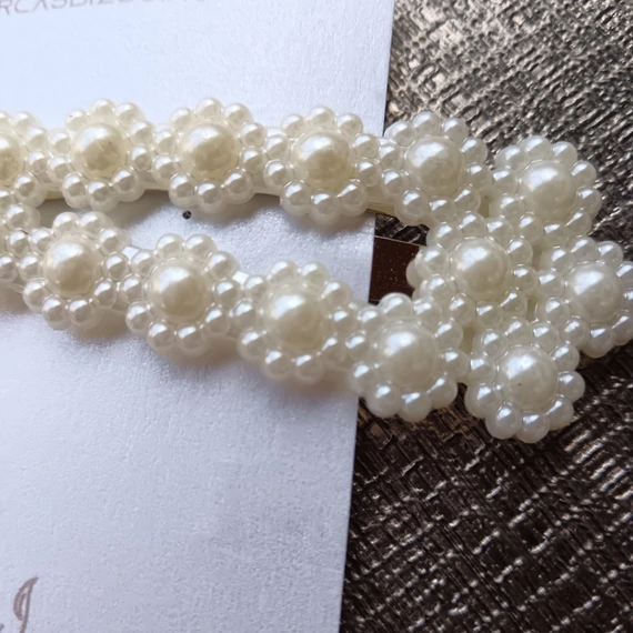 Virágos teklagyöngyös csit-csat