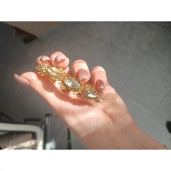 SOK KÖVES KARKÖTŐ