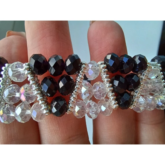 FEKETE FEHÉR GYÖNY KARKÖTŐ