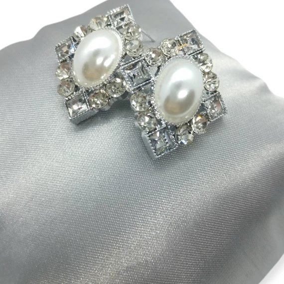 KÖVES TEKLAGYÖNGY FÜLBEVALÓ