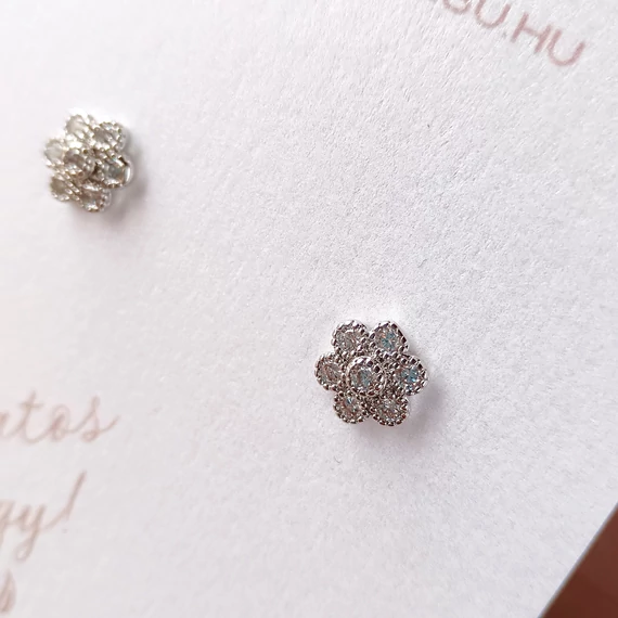 NEMESACÉL FÜLBEVALÓ KIS VIRÁGOS