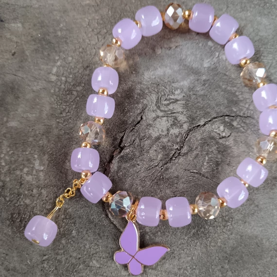 Üveggyöngyös karkötő lila, lepke medállal