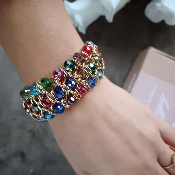 Színes köves karkötő