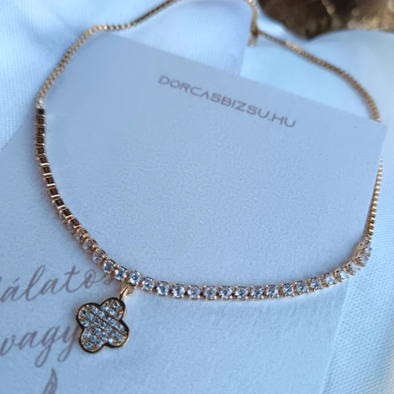 NEMESACÉL_ kereszt medálos swarovski kövekkel díszített karkötő