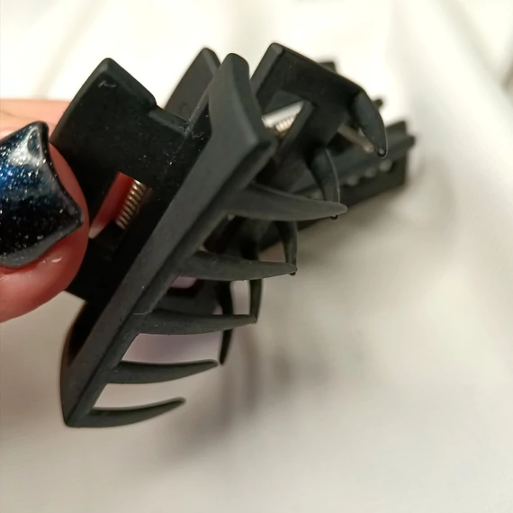 Kaucsuk törhetetlen hajcsat széles közép méret FEKETE