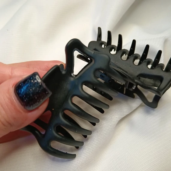 Kaucsuk törhetetlen hajcsat fodros közép méret FEKETE