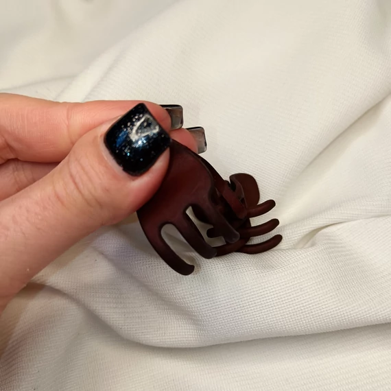 Kaucsuk törhetetlen hajcsat_ közép méret BARNA