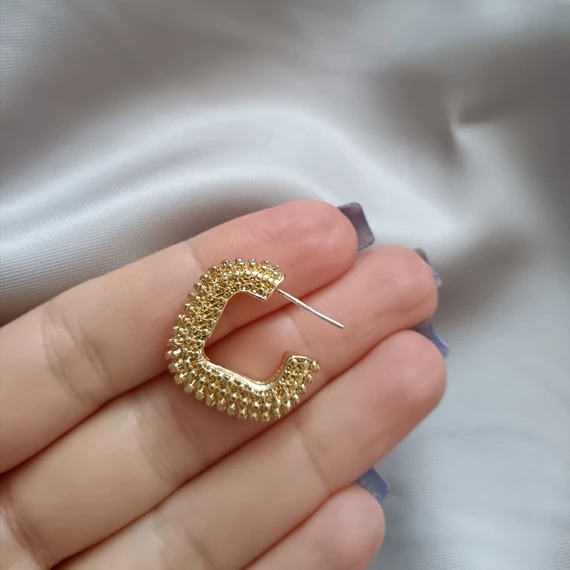 SZÖGLETES ARANY FÜLBEVALÓ-RÜCSKÖS