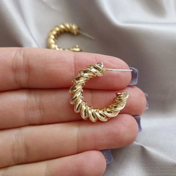 18K ARANY BEVONATÚ  KARIKA FÜLBEVALÓ -CSAVART