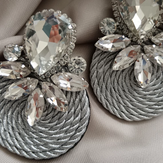 EZÜST KÖVES FÜLBEVALÓ