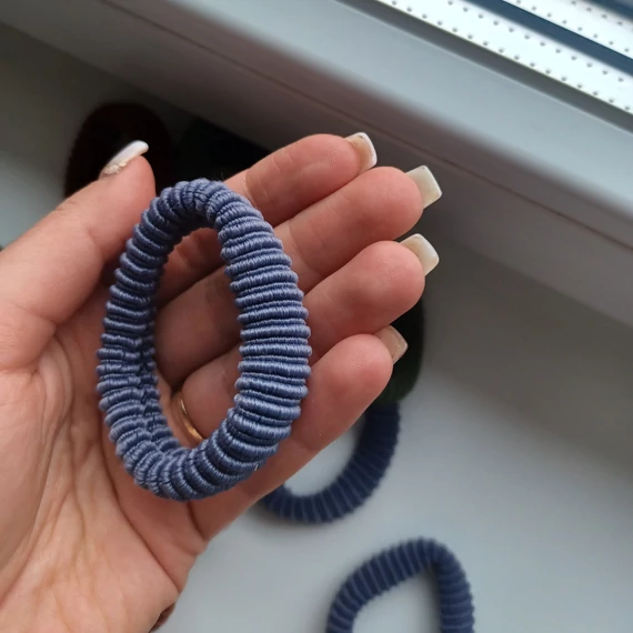 Bordázott hajgumi_szürke