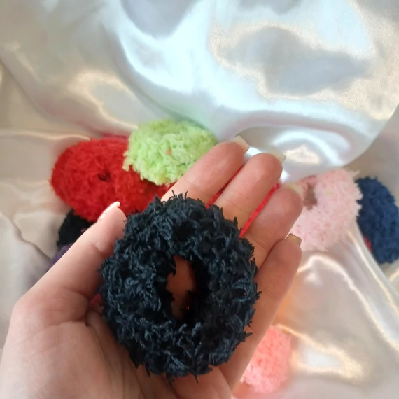 Bolyhos hajgumi_Fekete