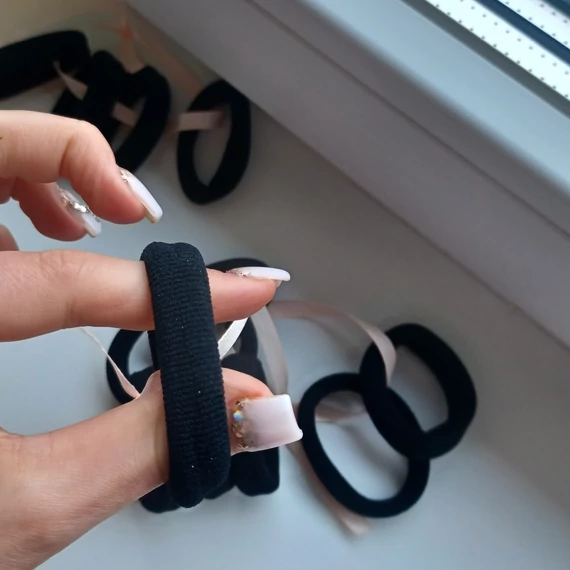 FEKETE hajgumiszett (4 db)